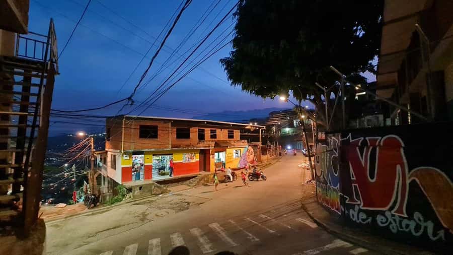 Cali: Walking Tour of the 11 Neighborhoods of Commune 20 - Cali: Walking Tour of the 11 Neighborhoods of Commune 20