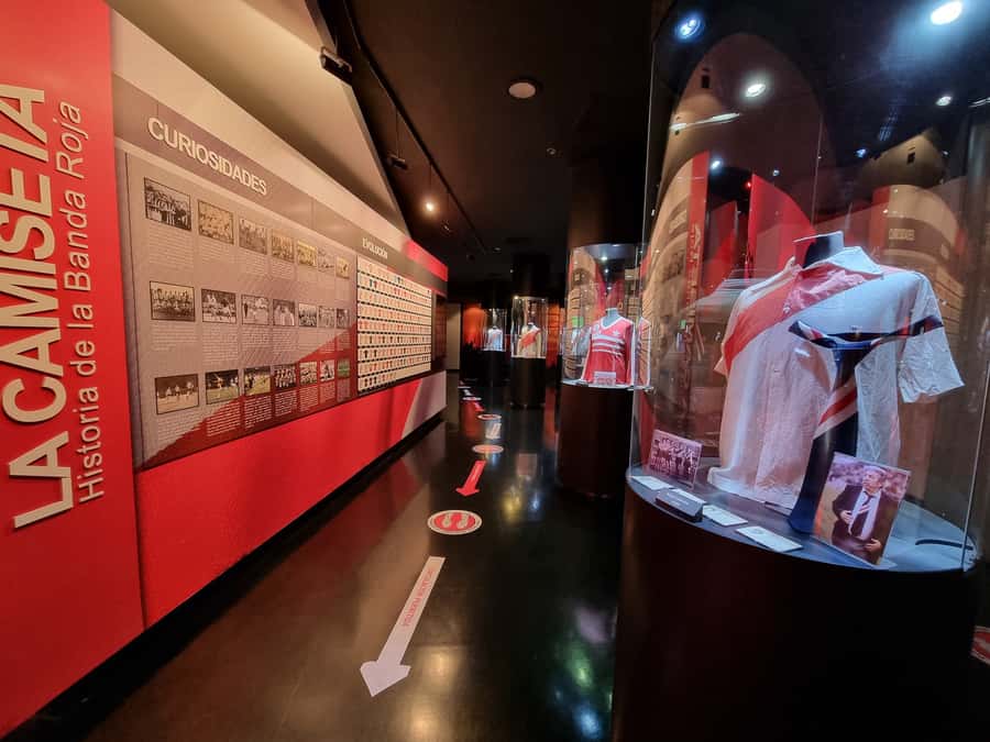 Buenos Aires: Hop-On Hop-Off Bus and Football Museums - Highlighting the Neighborhoods and Landmarks