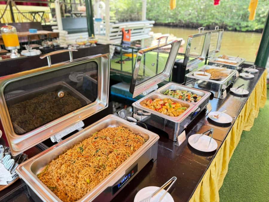 From Bali: Lembongan & Mangrove Buggy Tour with Buffet Lunch - Lunch Time: Authentic Indonesian Cuisine