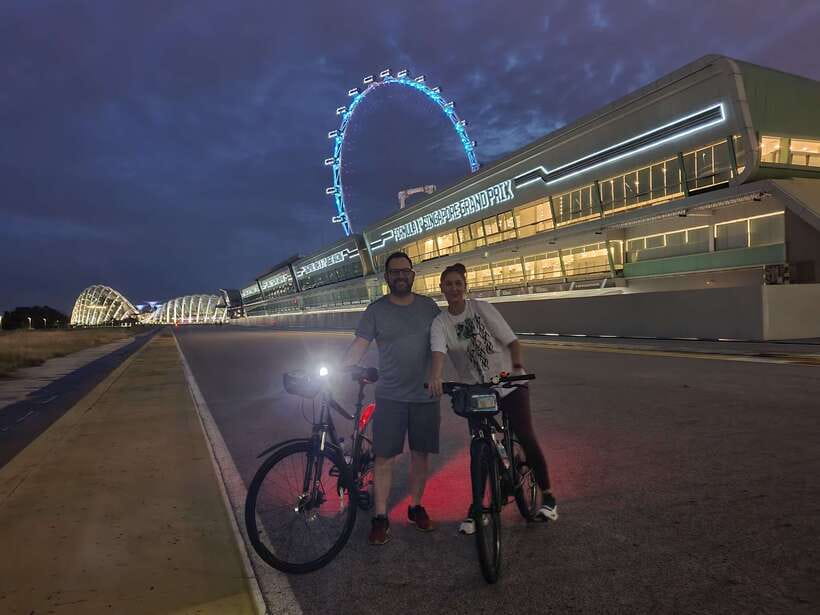 Singapore: Marina Bay Night Tour by Bicycle - The Formula 1 Experience