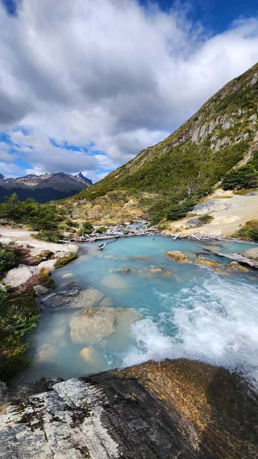 Ushuaia: Laguna Esmeralda Guided Trek with Box Lunch - In-Depth Look at the Experience