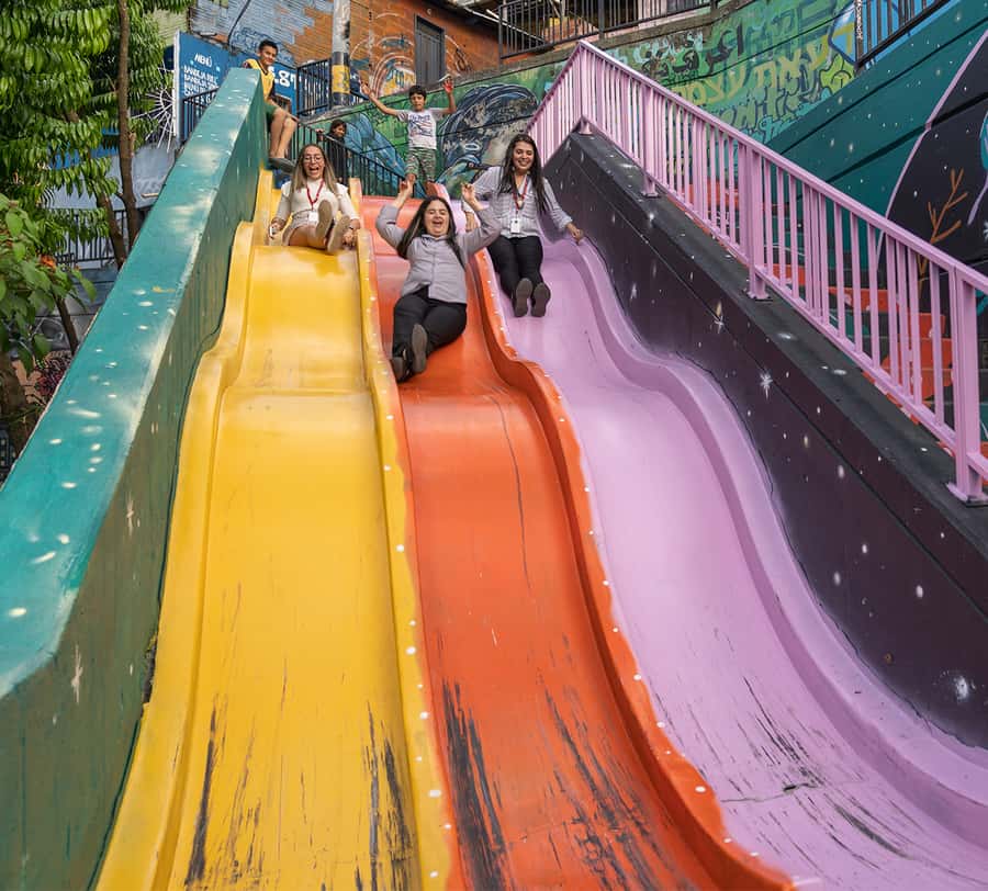 Comuna 13: Graffiti Tour with Tasting, Live Show, & Gallery - What We Loved About This Tour