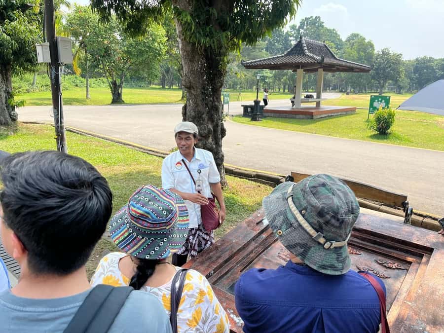 Yogyakarta: Borobudur (Guarantee Climb Ticket) & Prambanan - FAQ