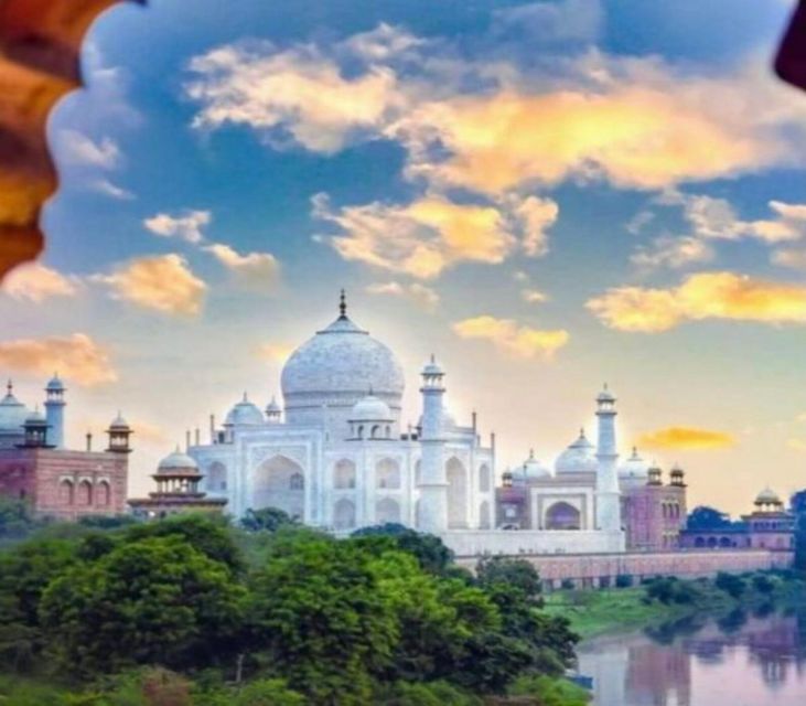 Same-Day Taj Mahal Tour from Delhi via Gatimaan Express - The Comfort and Convenience of the Gatimaan Express