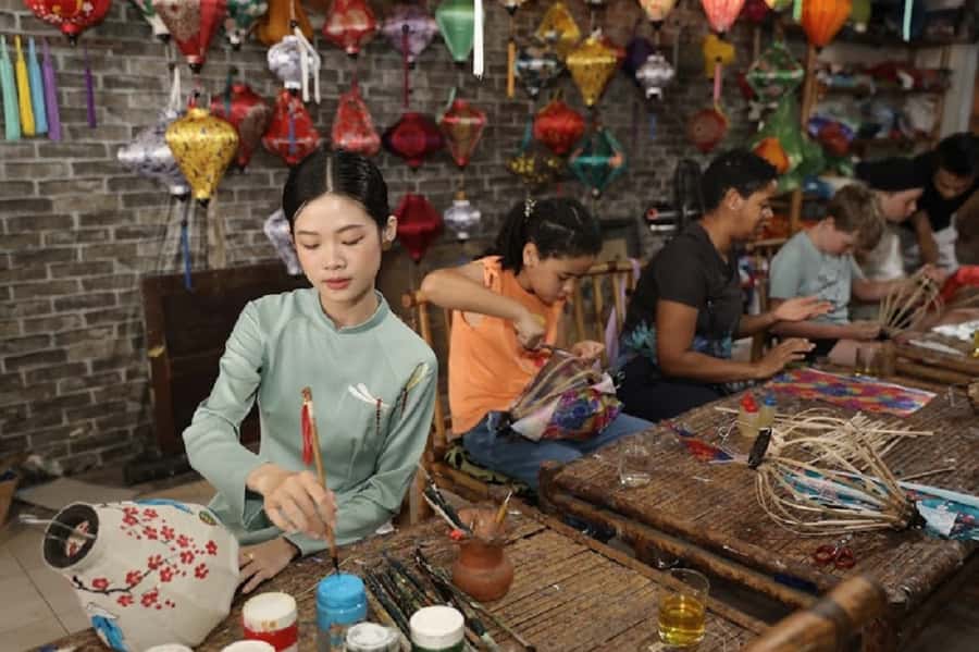 Hoi An: Bamboo Silk Lantern Making and Painting Class - Hoi An: Bamboo Silk Lantern Making and Painting Class