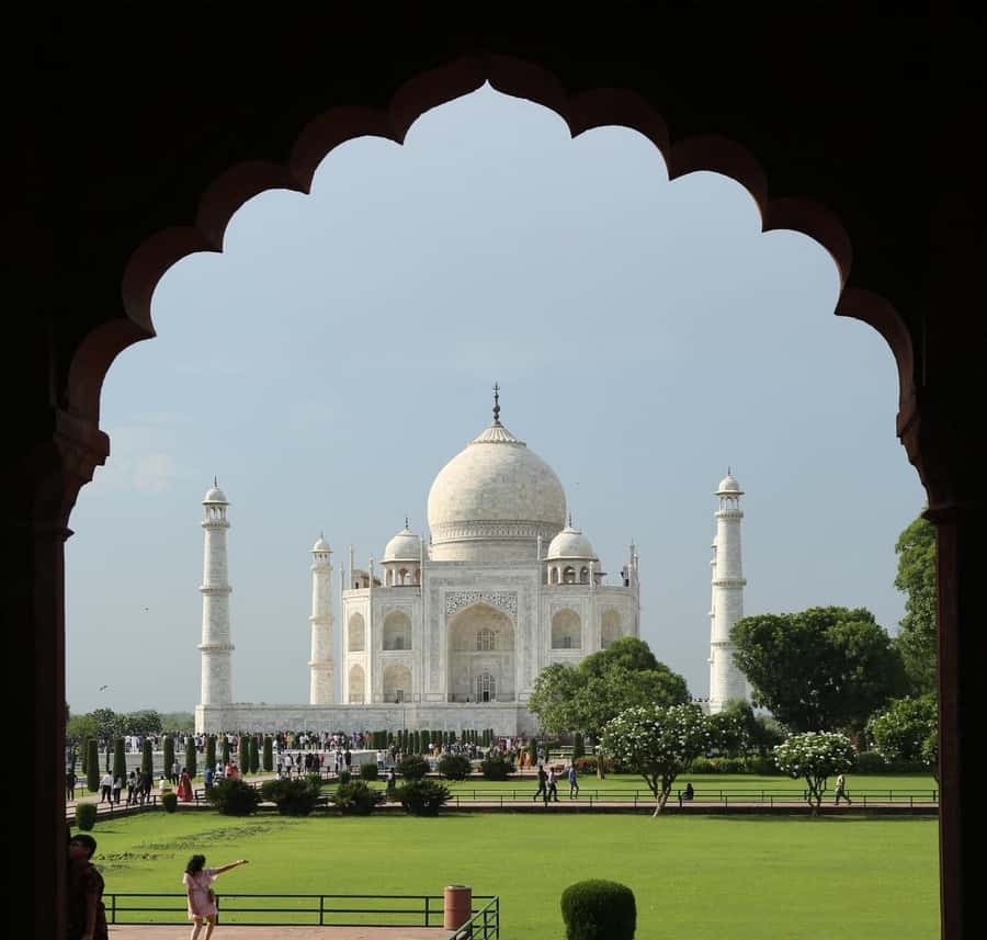 Agra Day Tour - Visit Taj Mahal, Fort & Fatehpur Sikri - Returning to Agra