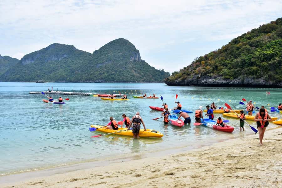 Samui: Angthong Marine Park Boat Tour w/ Transfer and Meals - Who Is This Tour Best For?