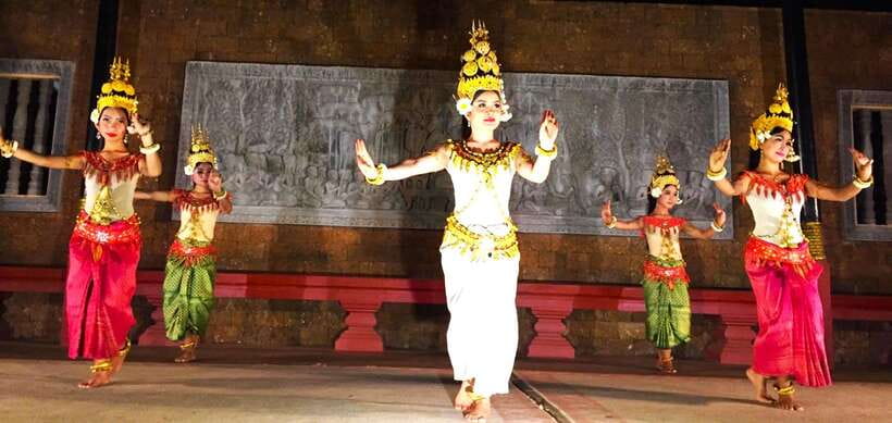 Apsara Dance Show with Dinner by Tuk-Tuk Roundtrip Transfer - Why This Tour Works Well
