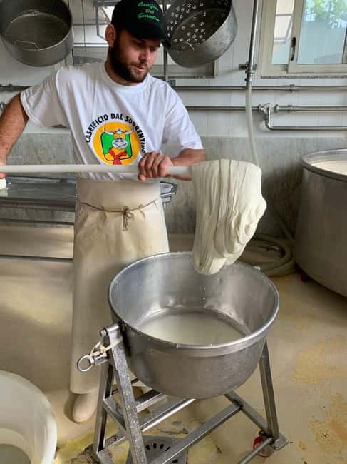 Naples: Mozzarella Experience - Hands-on Mozzarella Experience
