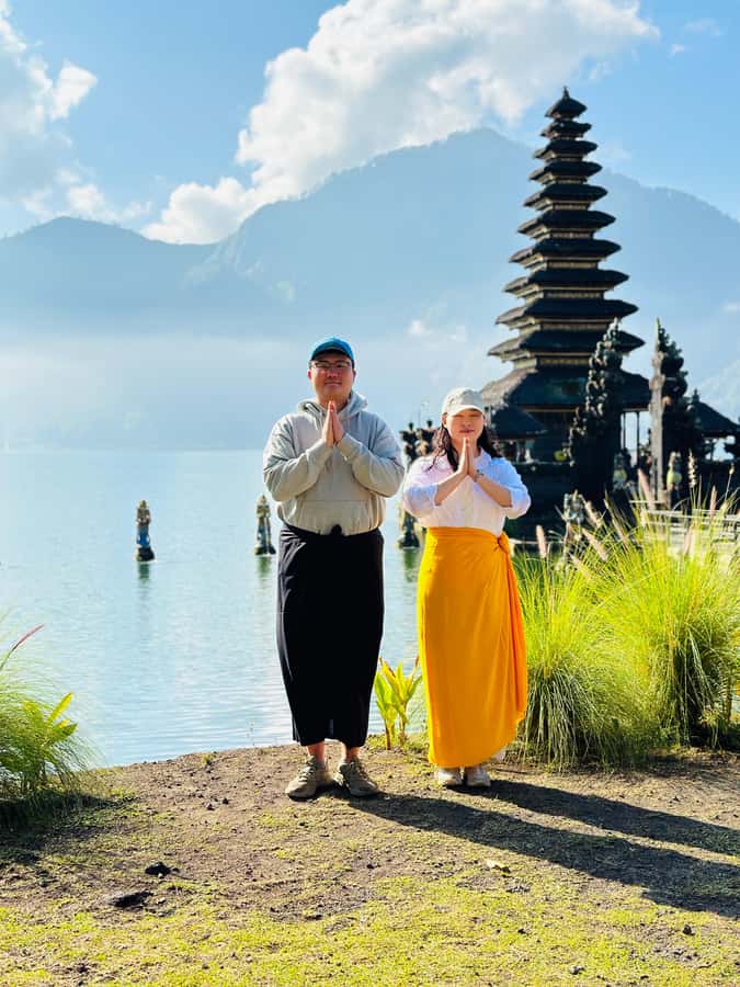 Caldera jeep sunrise with ploating temple - Key Points