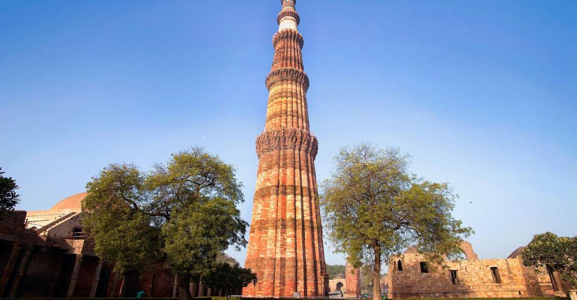 Delhi:Old & New Delhi Private Guided Day Trip with Transfers - Transportation and Guide Experience