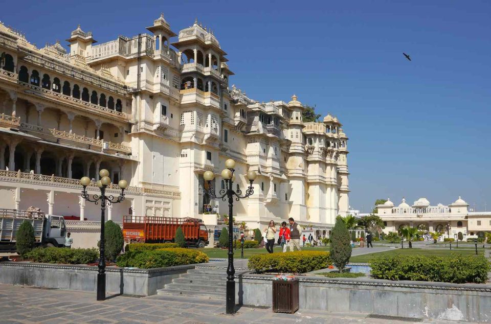 City Palace Udaipur Express visits with english speaks guide - Key Points