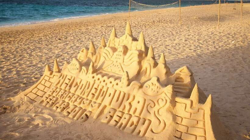 Island Hop & Dine: Boracay with Premium Beach Buffet - Detailed Breakdown of the Itinerary