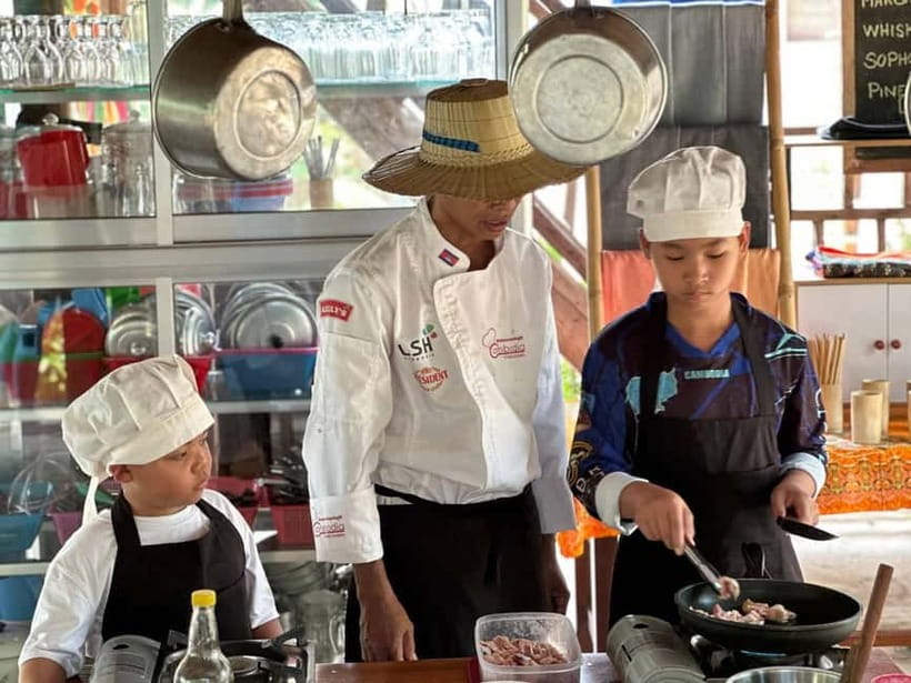 Battambang: Cooking Class and Market Touring - Starting with a Warm Welcome and Convenient Pickup