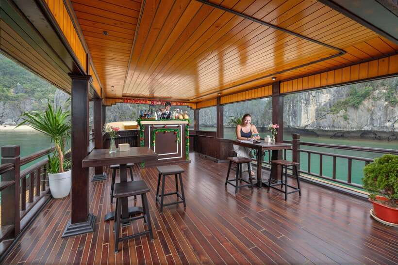 From Cat Ba or Hanoi: Lan Ha Bay Day Trip & Cooking Class - Cuisine and Dining Experience