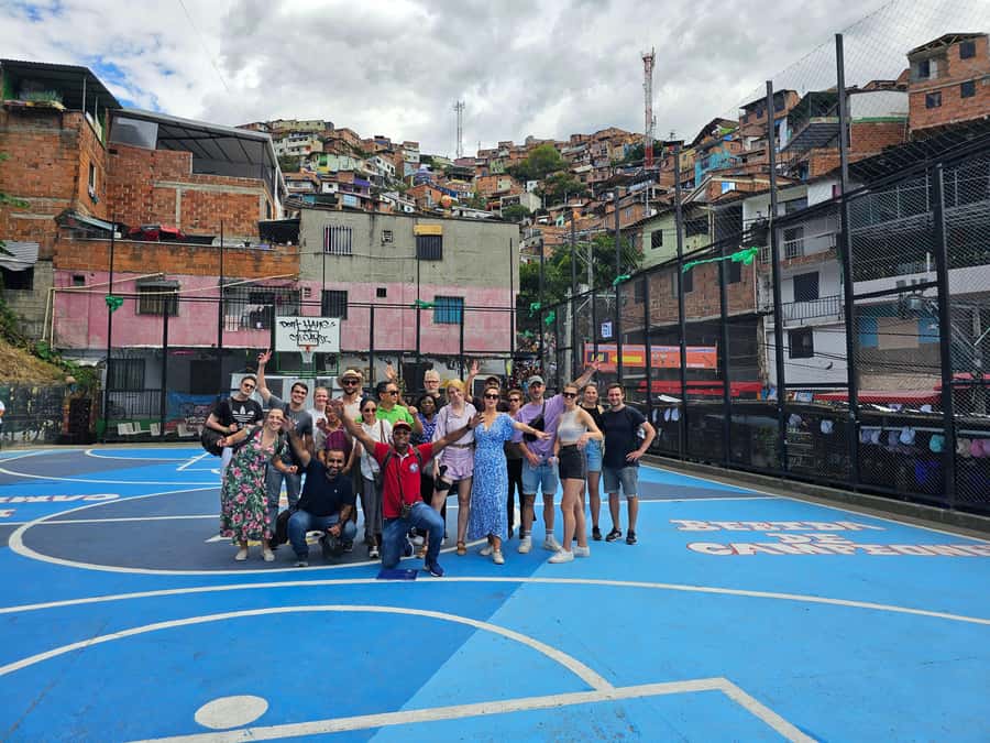 Graffiti Tour comuna 13 and cable car (made by local guides) - The Rich Experience of the Comuna 13 Graffiti Tour with Cable Car