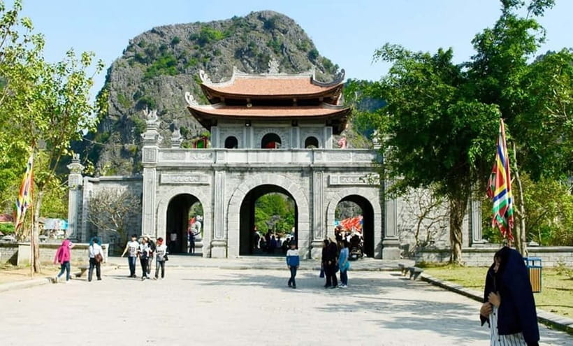 Ninh Binh Day Tour: Hoa Lu, Trang An Mua Cave, Boat Ride - Mua Cave: Climb for a Panoramic View