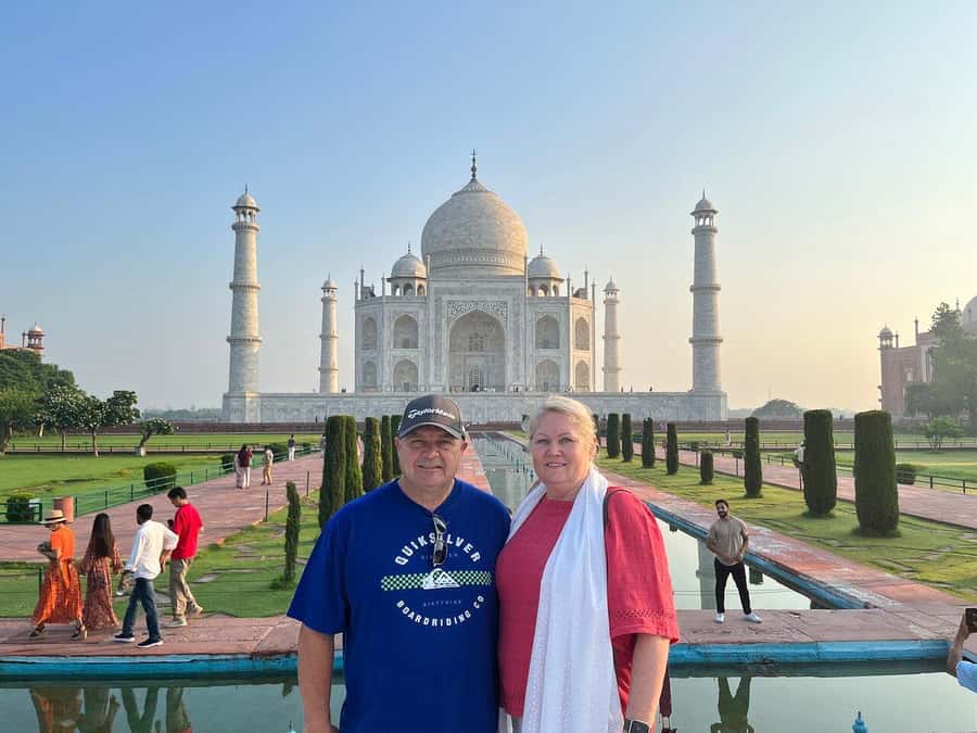 From Delhi: Taj Mahal Day Trip by Fast Train with 5* Lunch - Visiting Agra Fort: A Mughal Fortress