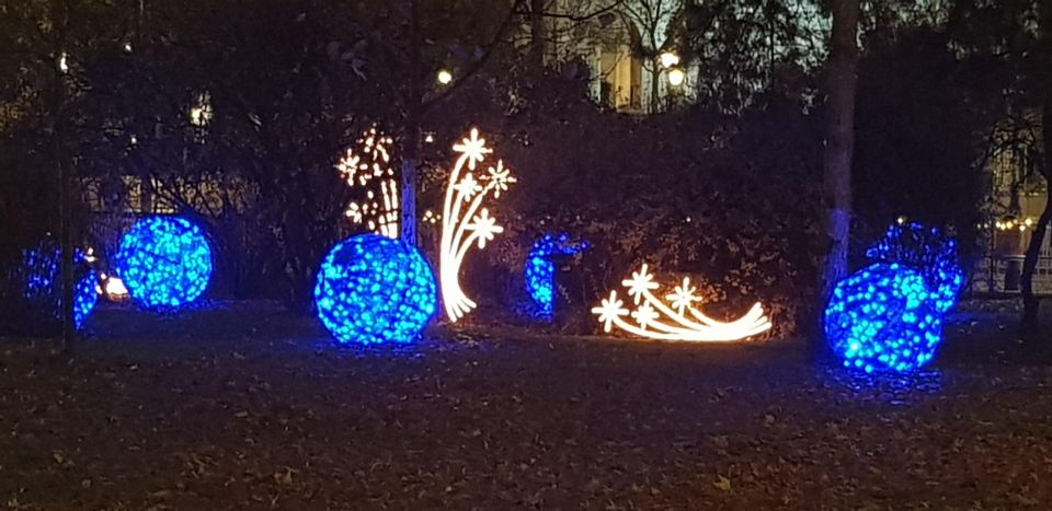 Vienna: Private Christmas Markets Tour with Drink & Snack - Freyung Square: A Hidden Gem with Organic Flair