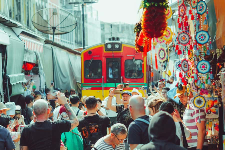 Bangkok: Maeklong Train Market & Floating Market Day Tour - Cost and Value
