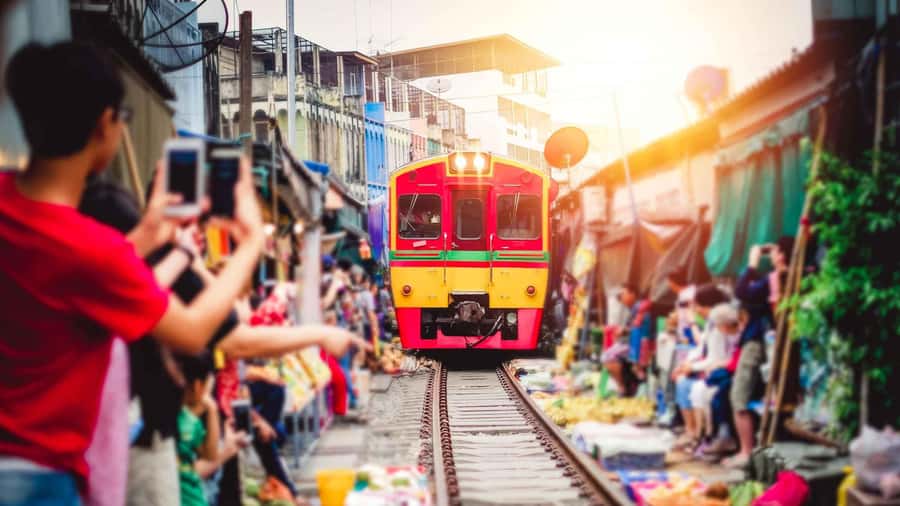 Bangkok: Maeklong Train Market & Floating Market Day Tour - Key Points