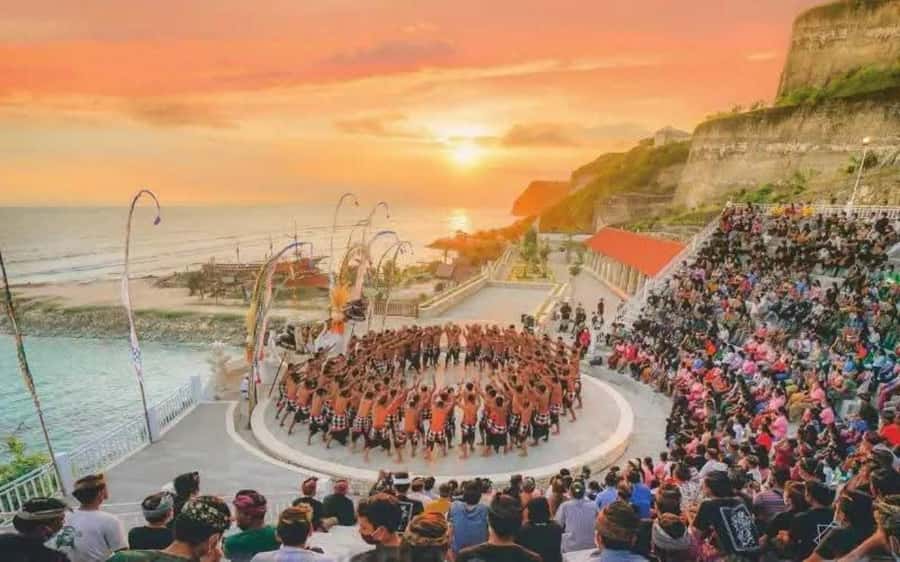 Uluwatu: Temple Sunset, Kecak Dance & Jimbaran Dinner - Authentic Experiences & Common Challenges