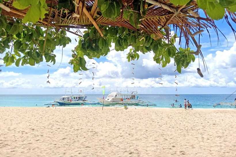 Boracay: Island Hopping Boat Tour with Crystal Cove Entry - Real Feedback from Travelers