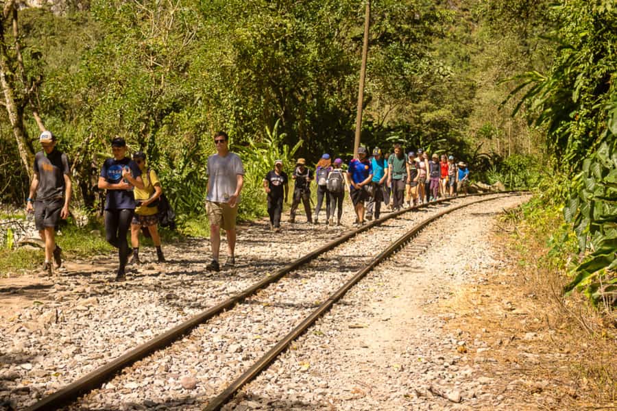 From Cusco: 2-Day Machu Picchu Budget Tour by Minivan - Who Should Consider This Tour?