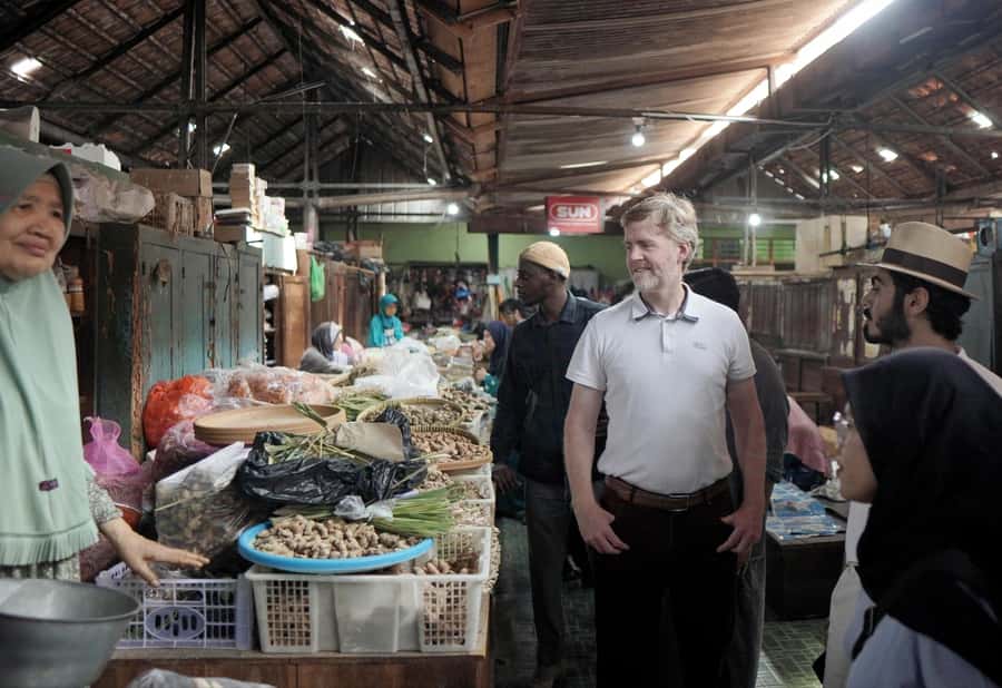 Yogyakarta: The Oldest Neighborhood Walking Experience - Local Flavors and Culinary Delights