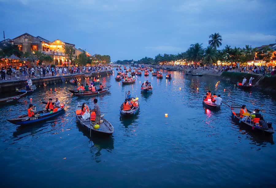 Hoi An Night Boat & Floating Paper Lantern on the Hoai River - The Experience in Detail