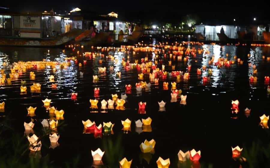 Hoi An Night Boat & Floating Paper Lantern on the Hoai River - Good To Know