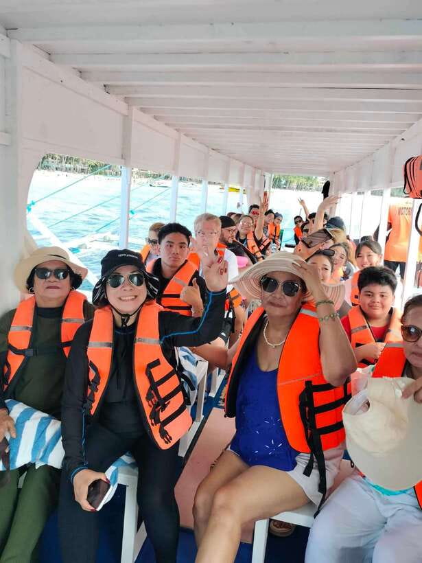 Boracay: Island Hopping with Snorkeling and Crystal Cove - Good To Know