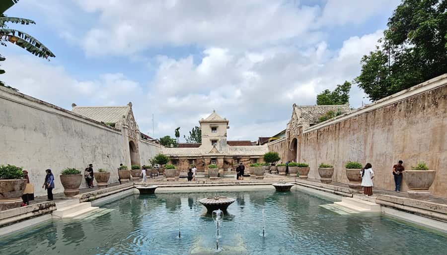 Yogyakarta: Yogyakarta Palace and Taman Sari Tour - What to Expect on the Tour