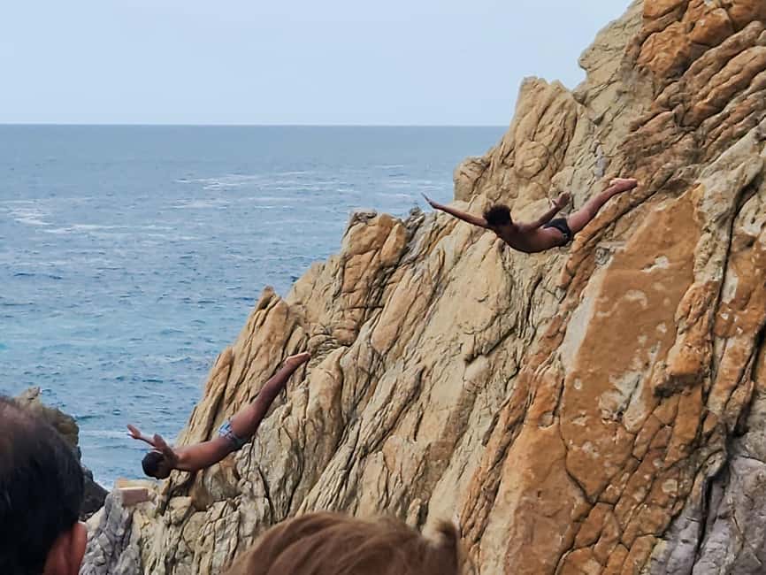 4-6HR ACAPULCO FUN DAY WITH DIVERS SHOW, LUNCH BEACH FRONT - Key Points