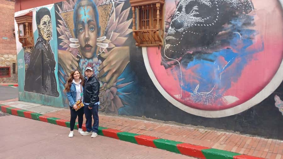 Free Walking Tour Bogotá: Arte, Historia y Café - Exploring La Concordia Market: Colombian Flavors and Exotics