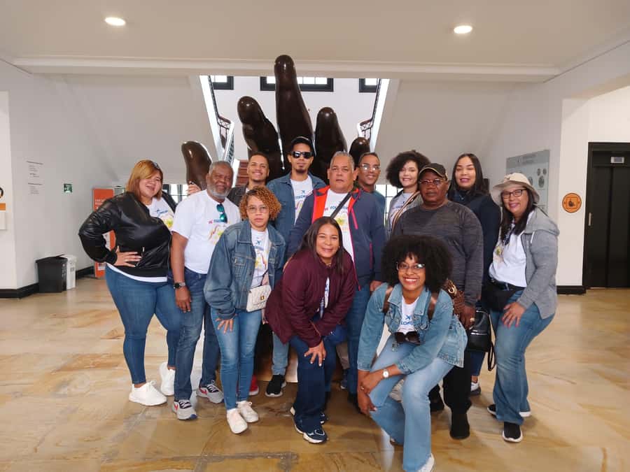 Free Walking Tour Bogotá: Arte, Historia y Café - Past Turning Points: El Bogotazo and Plaza de Bolívar