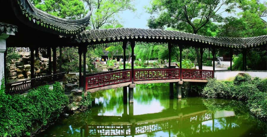 Suzhou: Gardens and Tongli or Zhouzhuang Water Town - The Guides and Authenticity