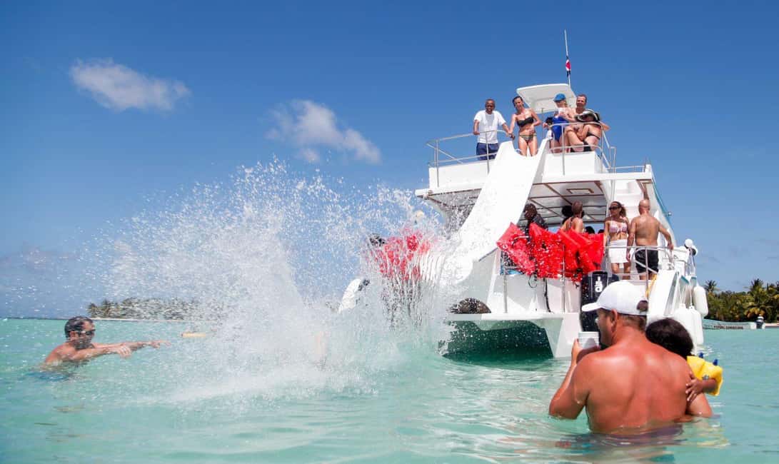 Party Boat / Catamaran Party in Punta Cana - A Detailed Look at the Party Boat Experience