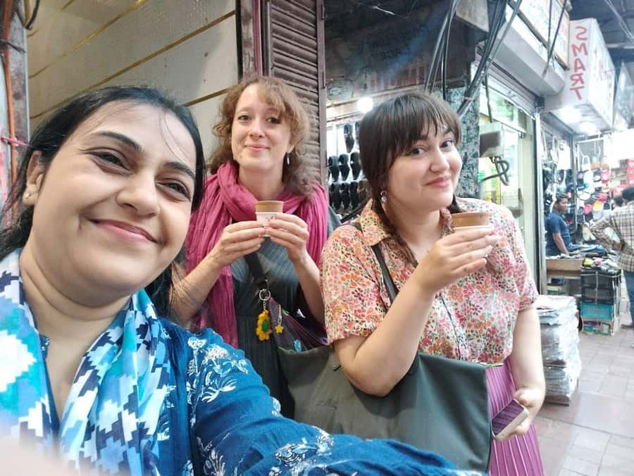 Delhi Shopping Tour with Female Guide & Local Markets - Transition to Modern Delhi’s Chic Boutiques