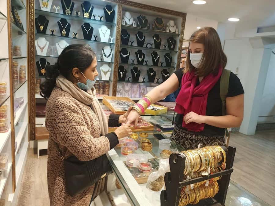 Delhi Shopping Tour with Female Guide & Local Markets - FAQs