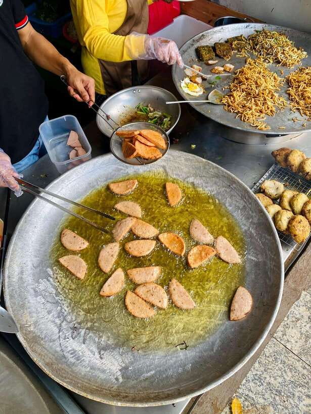 Siem Reap: Evening food Tour Guided and Unique Tour - Authenticity and Expert Guidance