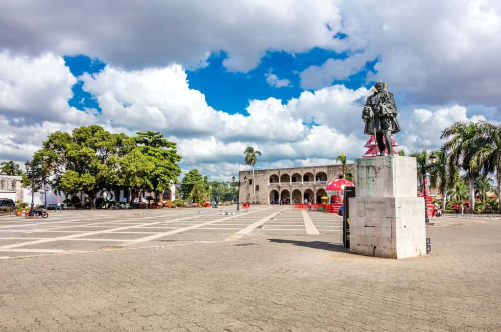 Visit to the city of Santo Domingo with guide & typical food - Key Points