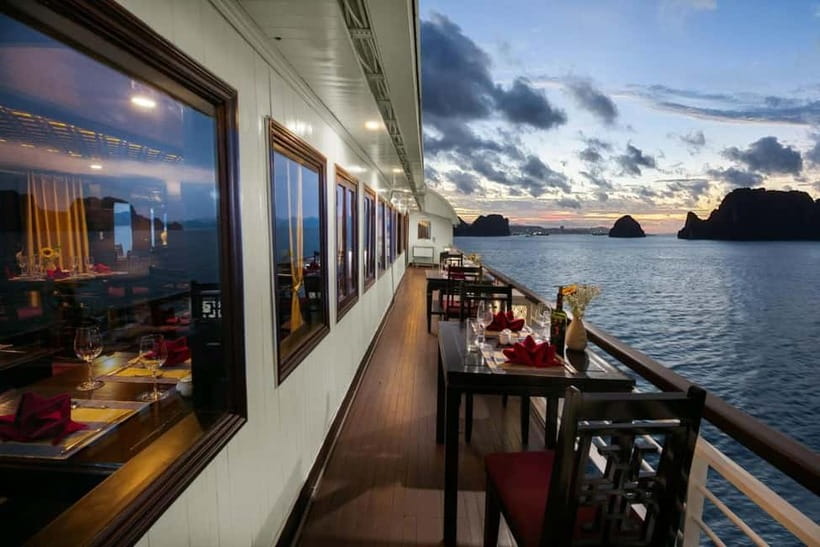 From Hanoi/Ha Long:La Regina 4 star cruise - Bai Tu Long Bay - Key Points