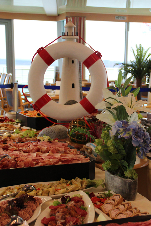 Biggesee: XXL Boat Ride with All-Inclusive Brunch Buffet - Who Should Book This Tour?