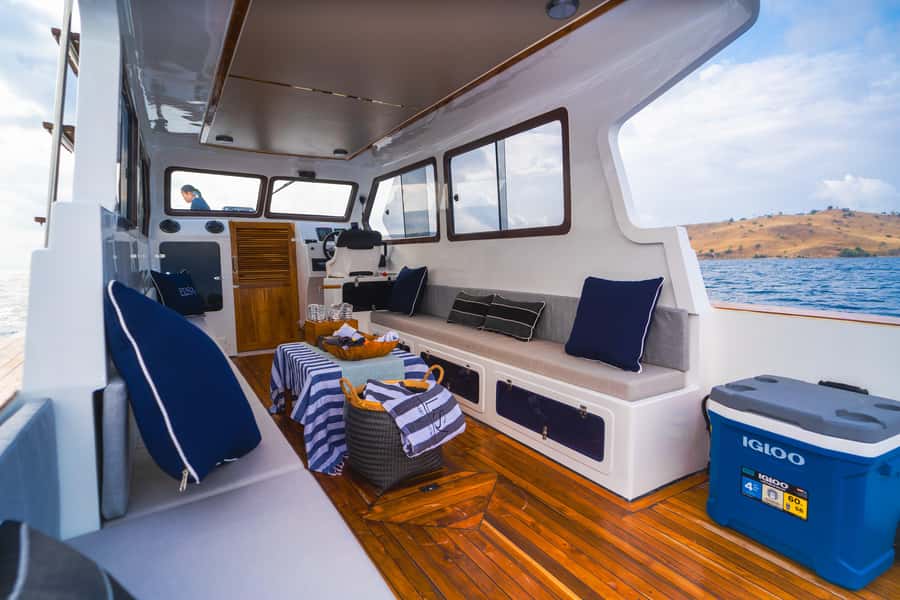 Labuan Bajo: One Day Tour to Explore Komodo National Park - Padar Island: Breathtaking Views and a Hike