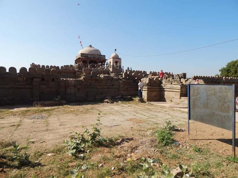From Jaipur: Day Trip to Chand Baori and Bhangarh Fort - Good To Know