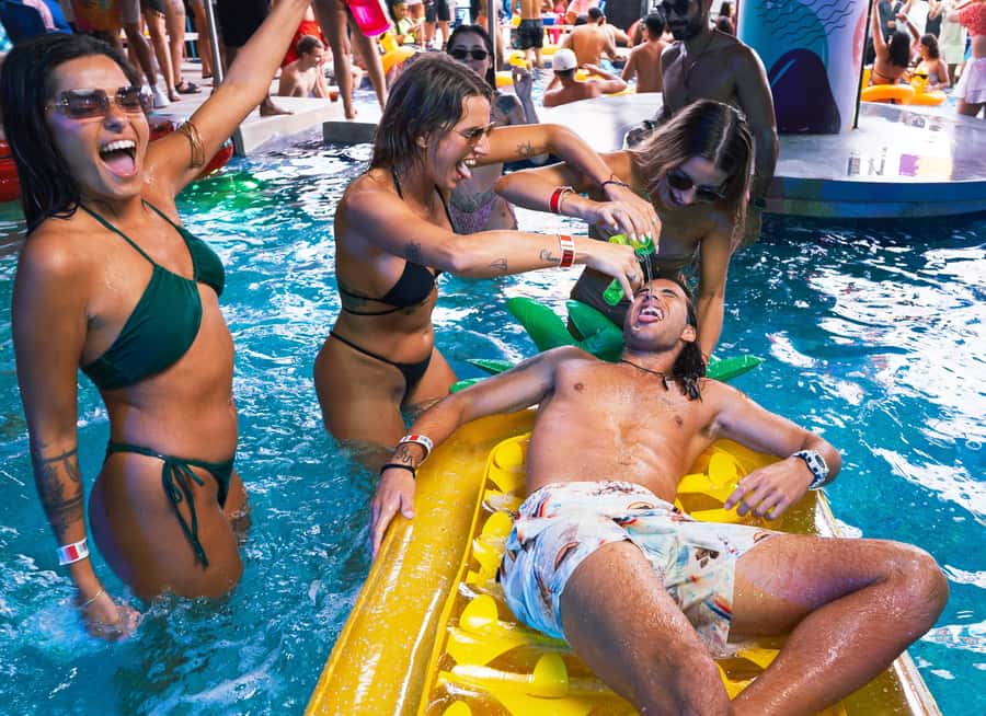 Cancun: Coco Bongo Spring Break Beach Party with Open Bar - Who Is This Tour Best For?