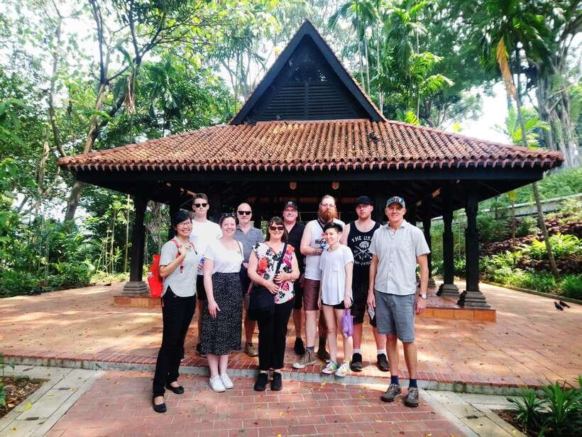 Singapore 2.5-Hour Walking Tour: Graves, Guns & Battles - A Deep Dive into the Experience