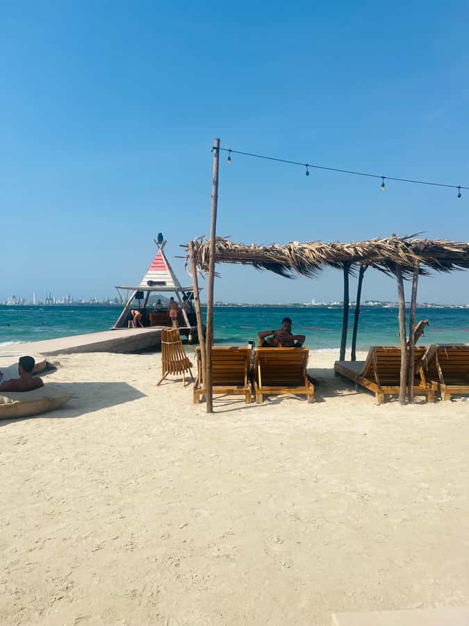 Isla Tierra Bomba beach club: Day Pass with typical food - Discover Isla Tierra Bomba Beach Club: A Relaxing Day Pass with Typical Food