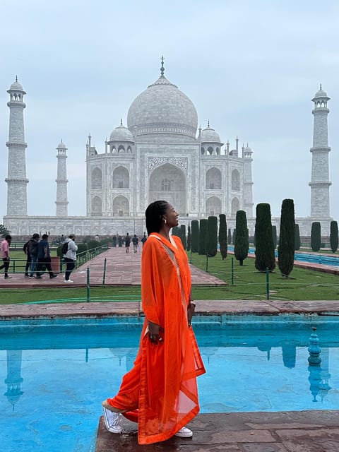 Rent a sari or kurta pajama for Taj Mahal visit & picture - A Closer Look at the Experience